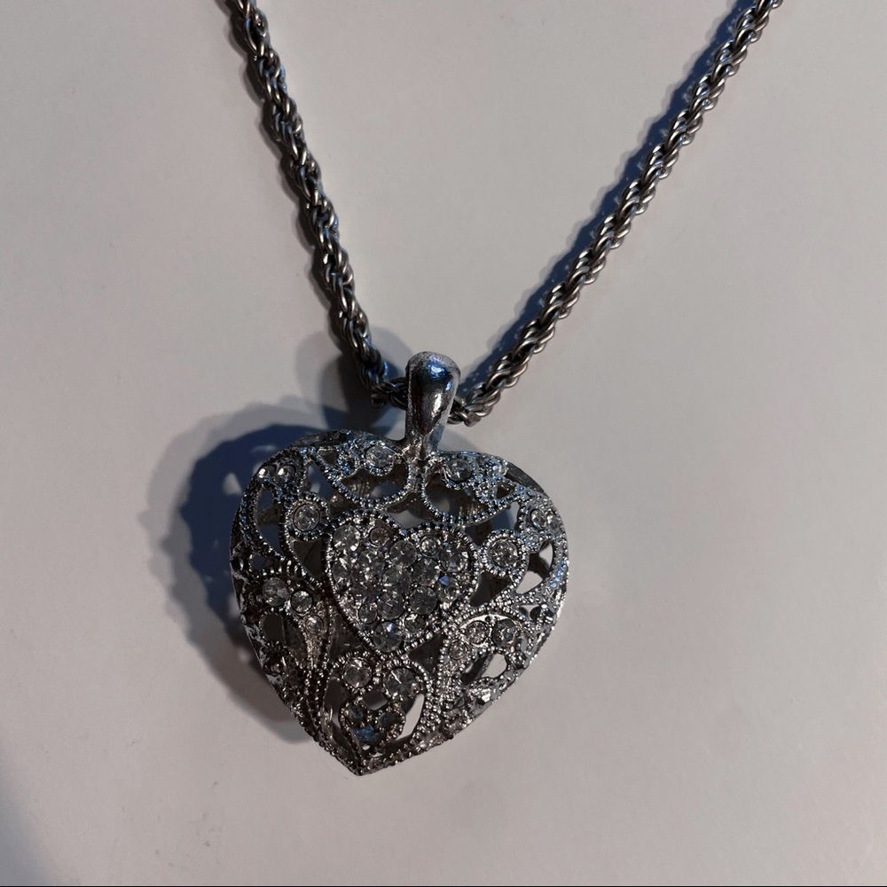 Forever 21 silver heart necklace